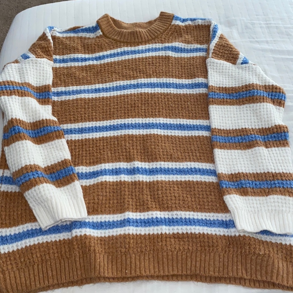 American Eagle fall sweater. Never worn. Comfy.